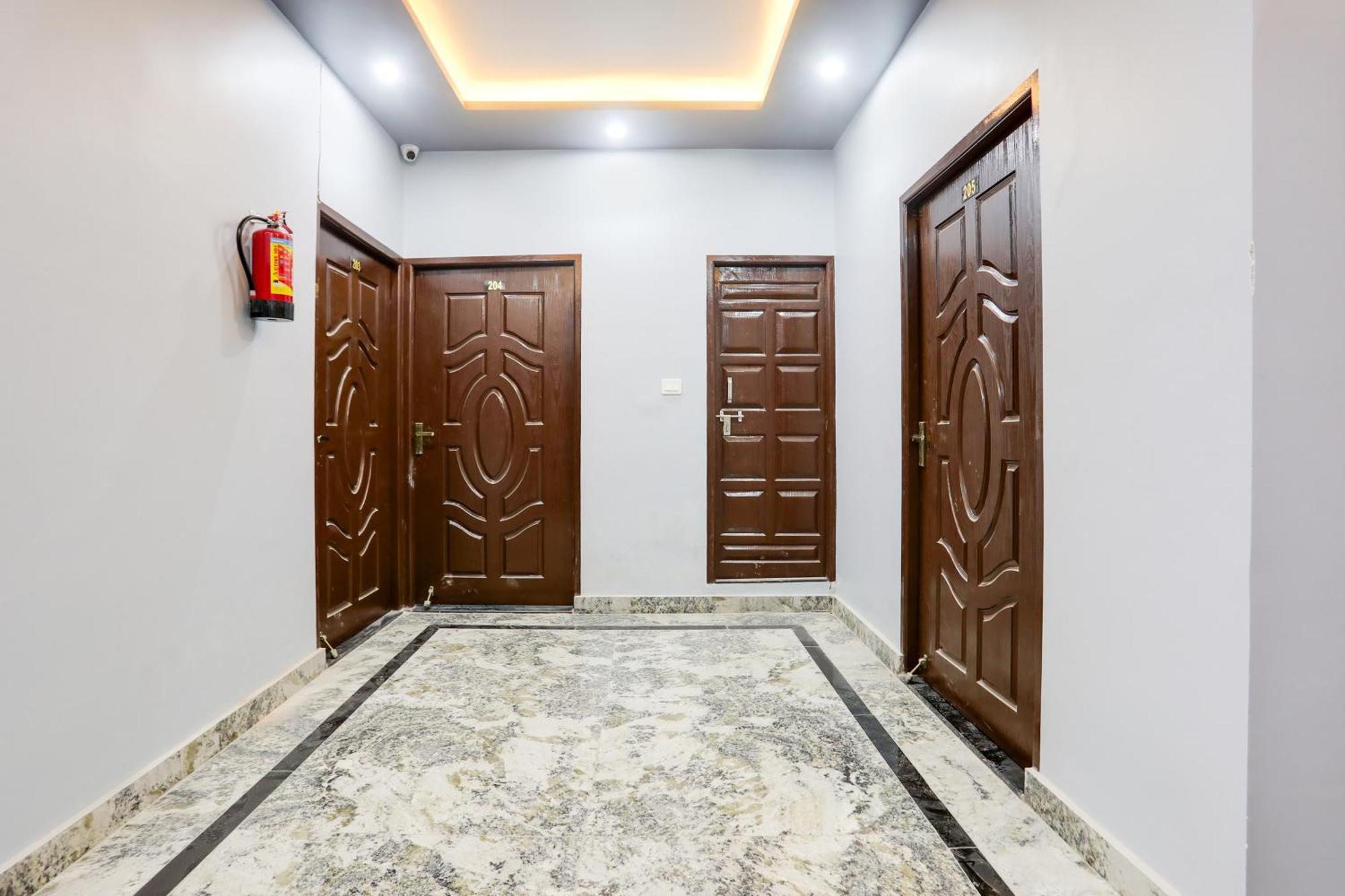 Super Townhouse Ghunghrani Street Godowlia Formerly Raghuveer Temple